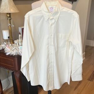 Brooks Brothers Non Iron Cotton Pastel Yellow Long Sleeve Dress Shirt